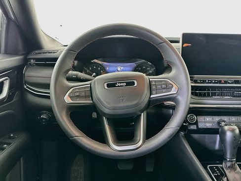 Used 2025 Jeep Compass Trailhawk AWD/4WD image 18