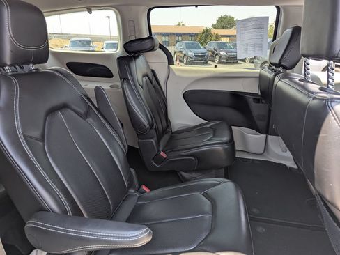 Used 2023 Chrysler Pacifica Touring-L FWD image 33