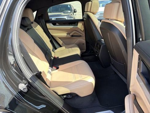 Used 2025 Porsche Cayenne Coupe AWD/4WD image 27