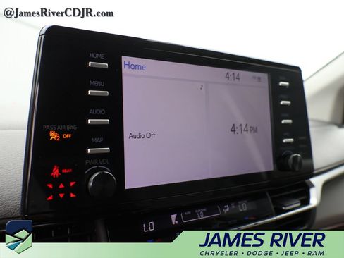 Used 2024 Toyota Sienna LE FWD image 31