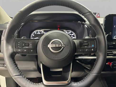 Used 2023 Nissan Pathfinder SL w/ Black Appearance Package image 24