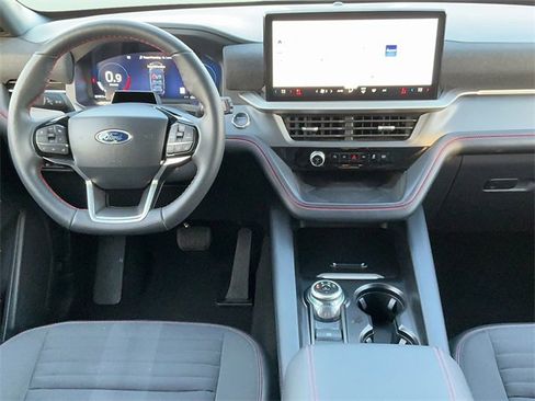 Used 2025 Ford Explorer ST-Line image 13
