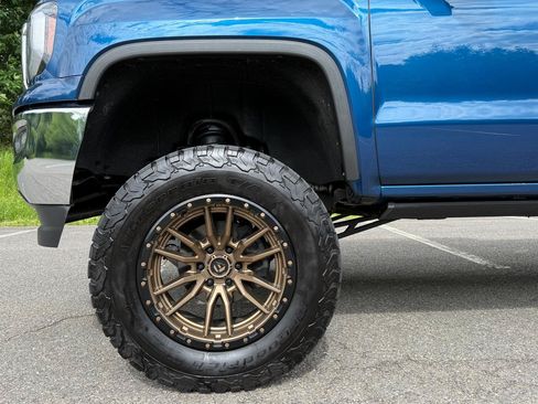 Used 2018 GMC Sierra 1500 SLT w/ SLT Premium Package AWD/4WD image 8