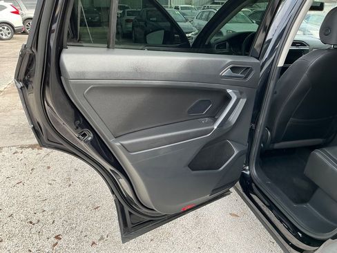 Used 2020 Volkswagen Tiguan SE image 22