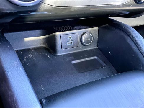 Used 2021 Ford Escape SE image 32