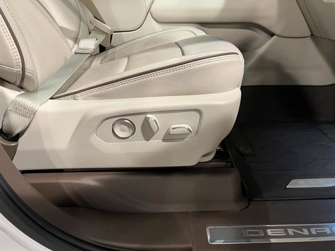 Used 2024 GMC Yukon Denali w/ Denali Reserve Package image 40