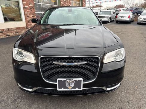 Used 2017 Chrysler 300 Limited image 2