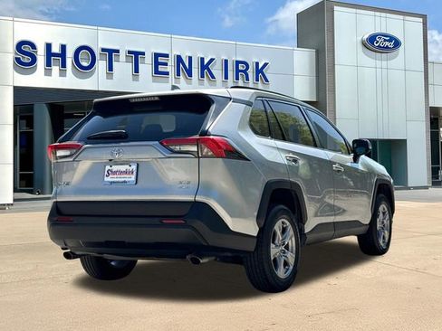 Used 2022 Toyota RAV4 XLE image 8