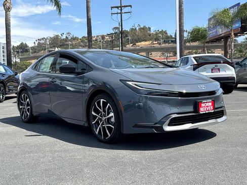 New 2026 Toyota Prius Plug-In Hybrid FWD image 4