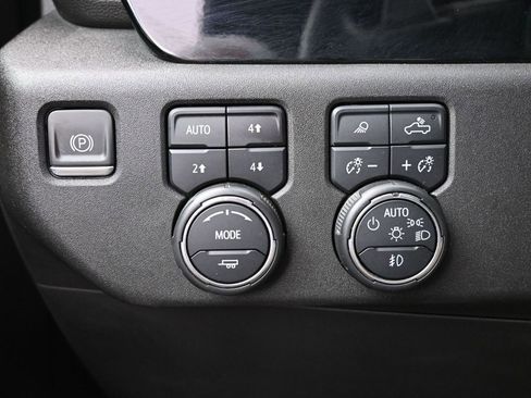 Used 2024 Chevrolet Silverado 1500 LTZ image 23