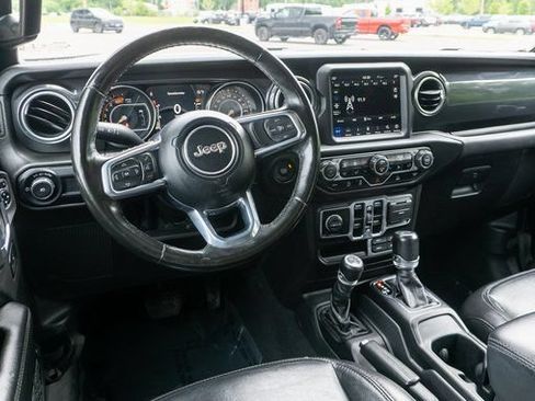 Used 2023 Jeep Wrangler Unlimited Sahara AWD/4WD image 13