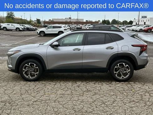 Certified 2024 Chevrolet Trax LT w/ LT Convenience Package FWD image 2