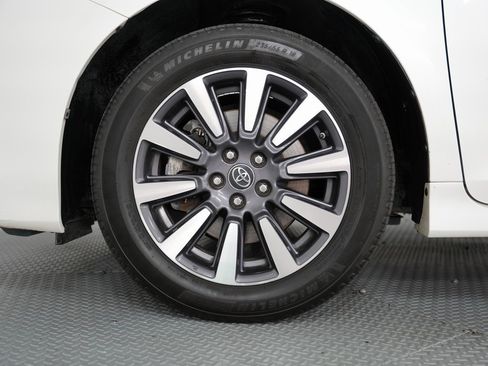 Used 2019 Toyota Sienna Limited Premium image 63