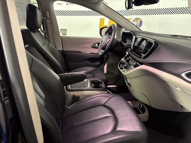 Used 2024 Chrysler Pacifica Limited FWD image 14