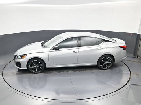 Certified 2025 Nissan Altima 2.5 SR FWD image 29