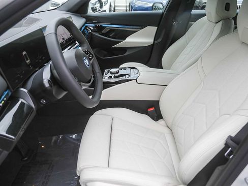 New 2026 BMW i5 eDrive40 w/ Premium Package image 14