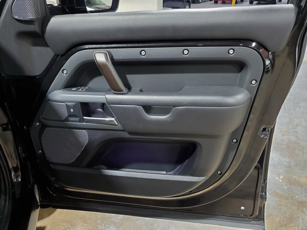 Used 2020 Land Rover Defender 110 X AWD/4WD image 16