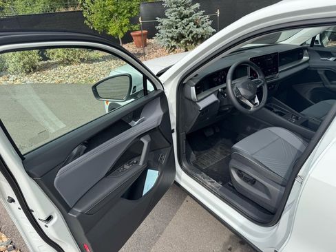 New 2025 Volkswagen Tiguan SE image 20