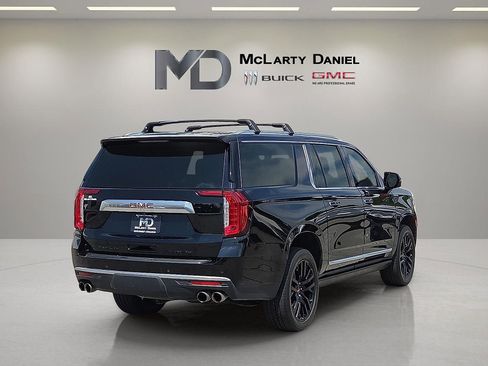 Used 2024 GMC Yukon XL Denali AWD/4WD image 5