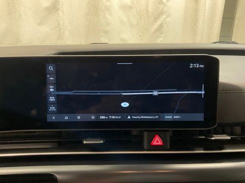 Used 2025 Kia Carnival FWD image 18
