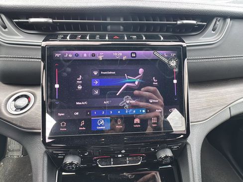 New 2025 Jeep Grand Cherokee Limited w/ Black Appearance Package AWD/4WD image 19