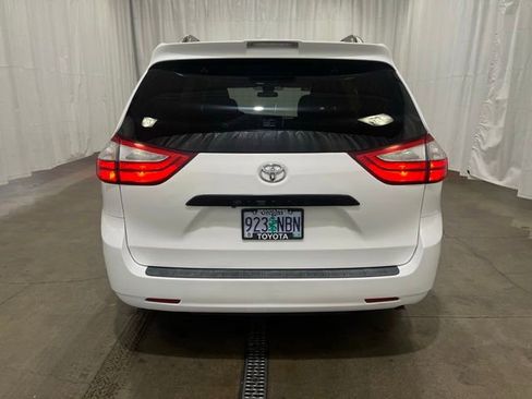 Used 2019 Toyota Sienna L FWD image 19