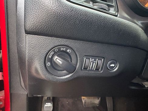 Used 2016 Dodge Challenger SXT image 14