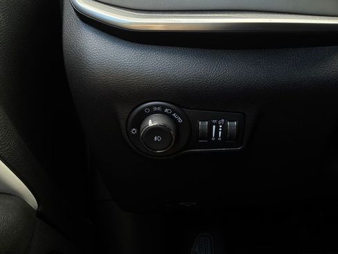 Used 2025 Jeep Compass Limited AWD/4WD image 22