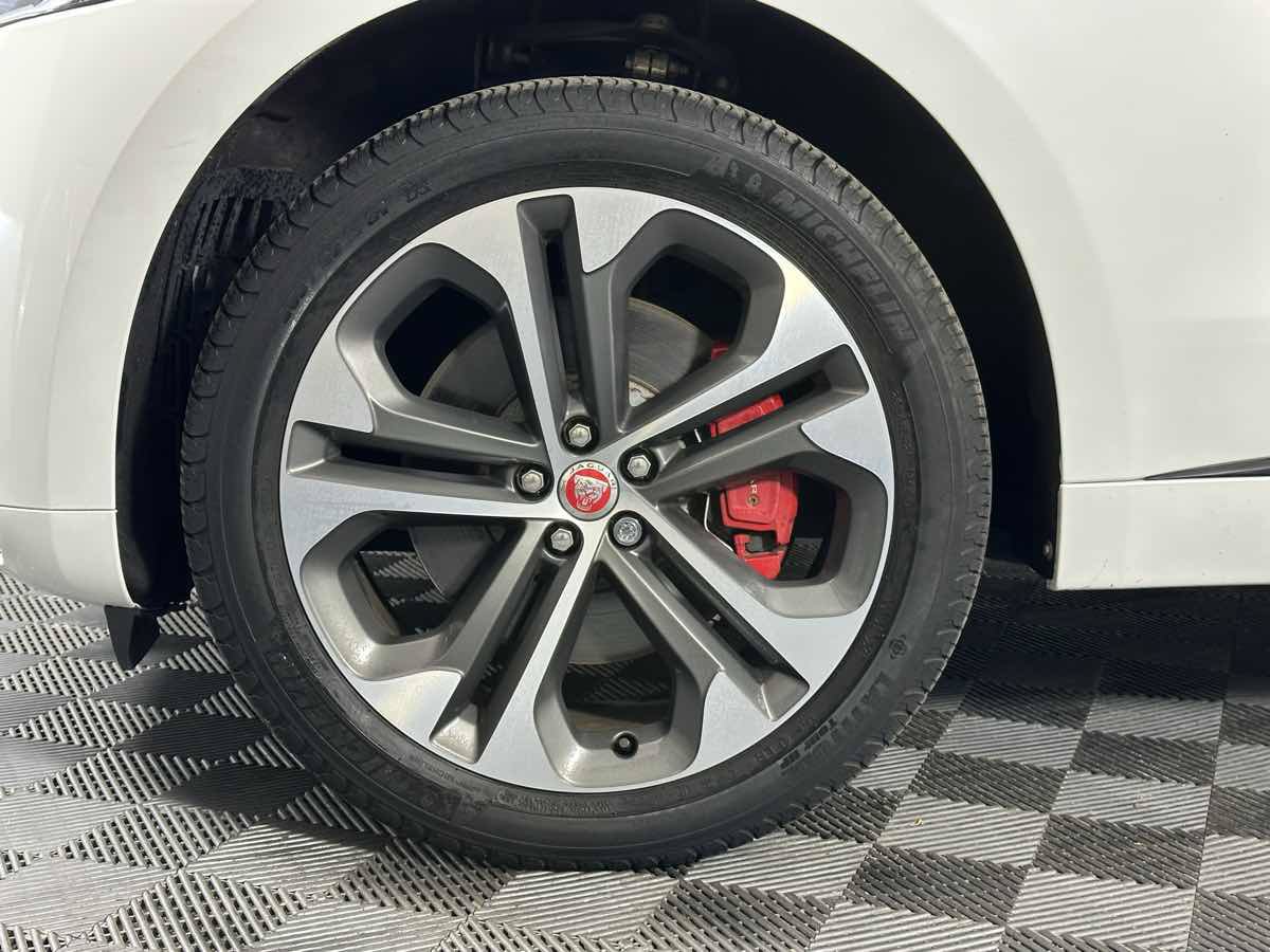 Used 2023 Jaguar F-PACE R-Dynamic S AWD/4WD image 44