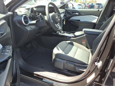 New 2026 Chevrolet Trax LT w/ LT Convenience Package FWD image 11