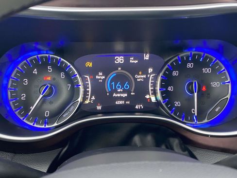 Used 2018 Chrysler Pacifica Limited w/ Tire & Wheel Group image 24