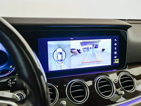 Used 2022 Mercedes-Benz E 350 Sedan w/ Driver Assistance Package image 23