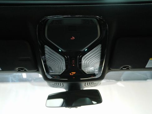 Used 2017 BMW 530i xDrive image 19