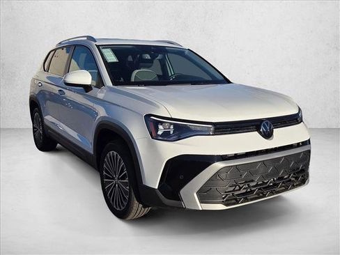 New 2026 Volkswagen Taos SE FWD image 7