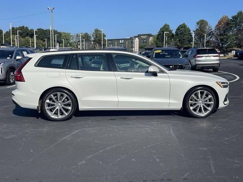 Used 2020 Volvo V60 T5 Momentum w/ Protection Package Premier FWD image 8