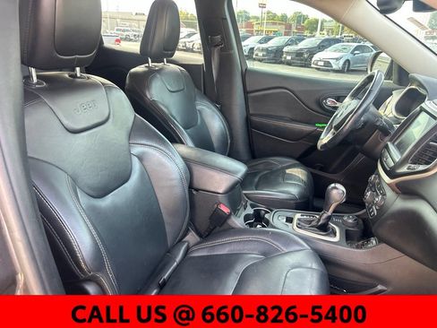 Used 2016 Jeep Cherokee Limited w/ Luxury Group AWD/4WD image 5