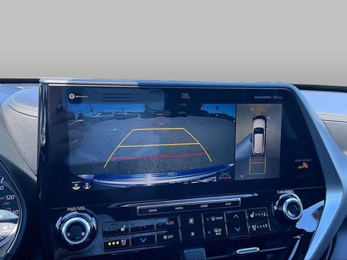Certified 2021 Toyota Highlander Platinum AWD/4WD image 26