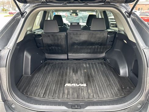 Used 2022 Toyota RAV4 XLE AWD/4WD image 17