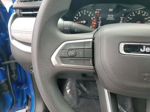 Used 2023 Jeep Compass Sport image 17