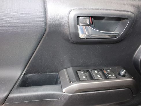 Used 2021 Toyota Tacoma TRD Off-Road w/ Technology Package AWD/4WD image 19