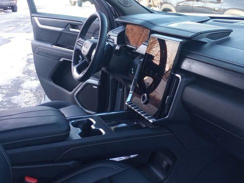 Used 2024 GMC Acadia Elevation w/ Luxury Package image 10