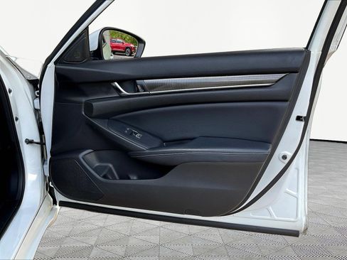 Used 2018 Honda Accord Sport image 27
