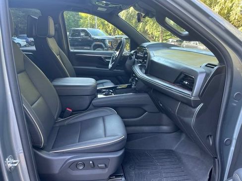 Used 2026 Chevrolet Suburban Premier AWD/4WD image 11
