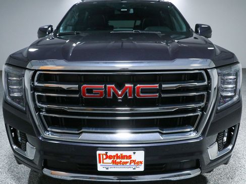 Used 2023 GMC Yukon XL SLT w/ SLT Luxury Package AWD/4WD image 4