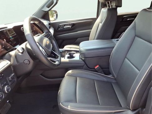 Used 2025 Chevrolet Tahoe Premier AWD/4WD image 5