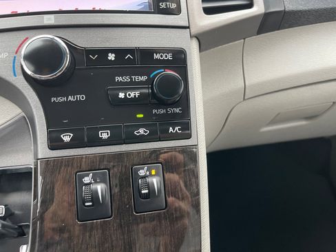 Used 2013 Toyota Venza Limited w/ Tow Prep Pkg FWD image 17
