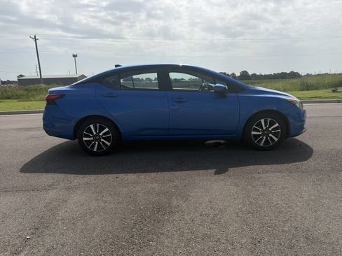 Used 2021 Nissan Versa SV FWD image 6