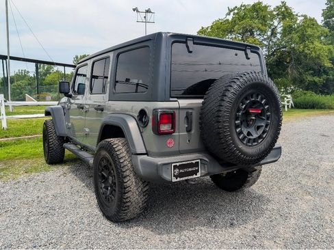 Used 2018 Jeep Wrangler Unlimited Sport S AWD/4WD image 9