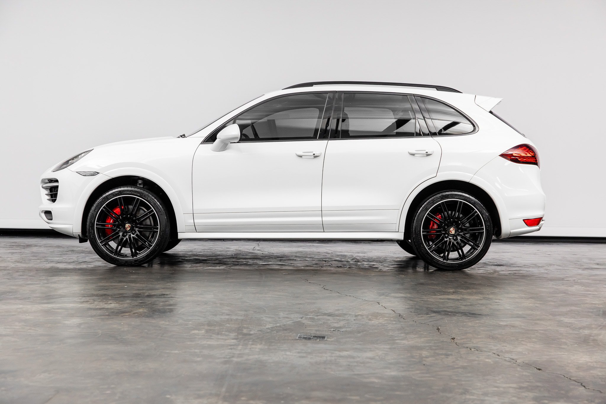 Used 2014 Porsche Cayenne Turbo S AWD/4WD image 9