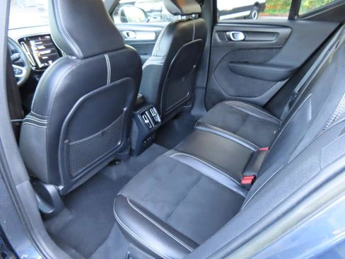 Used 2022 Volvo XC40 T5 R-Design w/ Climate Package AWD/4WD image 13